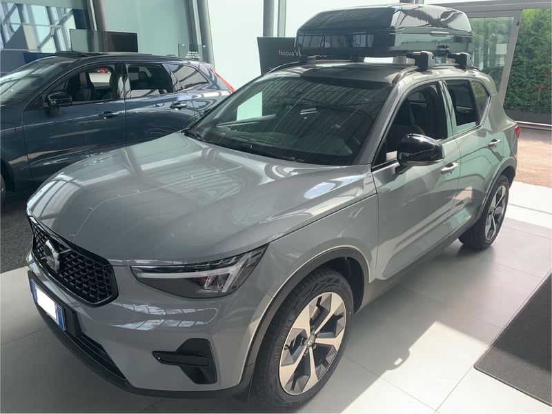 Volvo XC40 B3 automatico Plus Dark nuova a Ferrara
