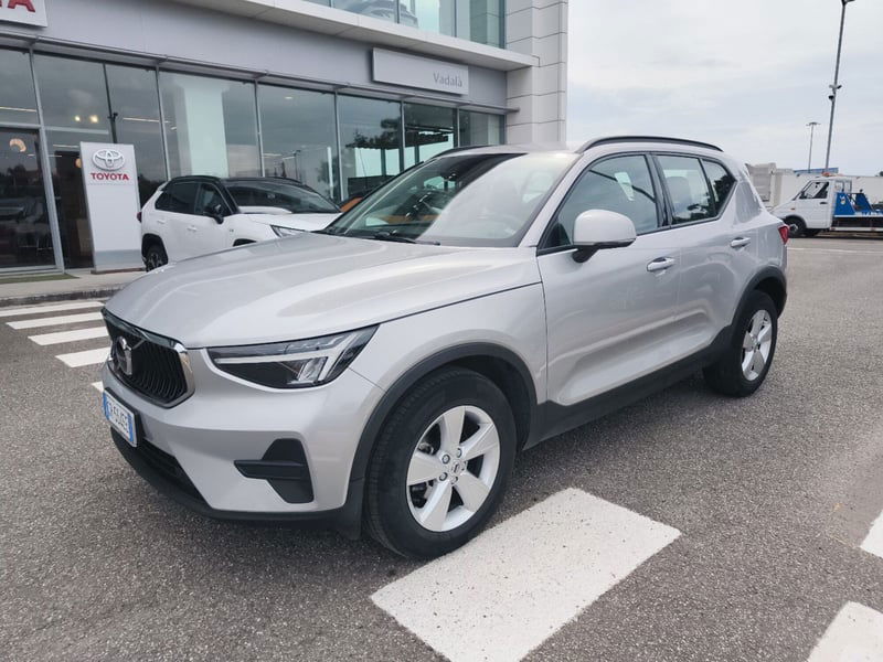 Volvo XC40 T2 automatico Essential del 2023 usata a Reggio Calabria