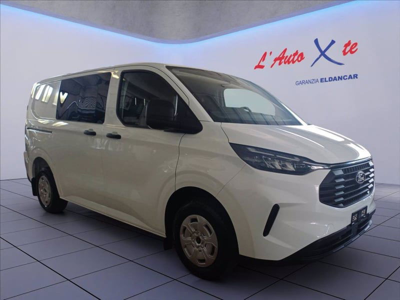 Ford Transit Custom  transit custom V710 320 2.0 ecoblue 136cv combi M1 Trend L1H1 AWD A8 nuova a Trezzano sul Naviglio