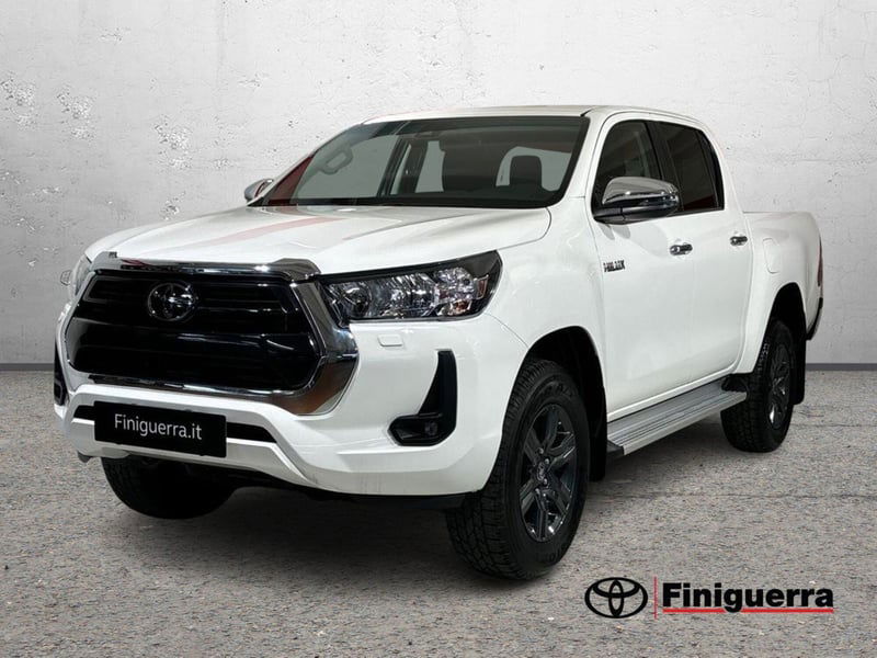 Toyota Hilux 2.8 D 4WD porte Double Cab Lounge nuova a Civate