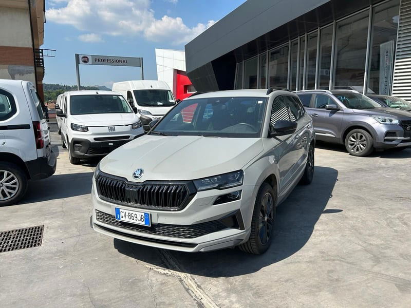 Skoda Karoq 2.0 tdi evo Sportline 4x4 150cv dsg del 2024 usata a Atripalda
