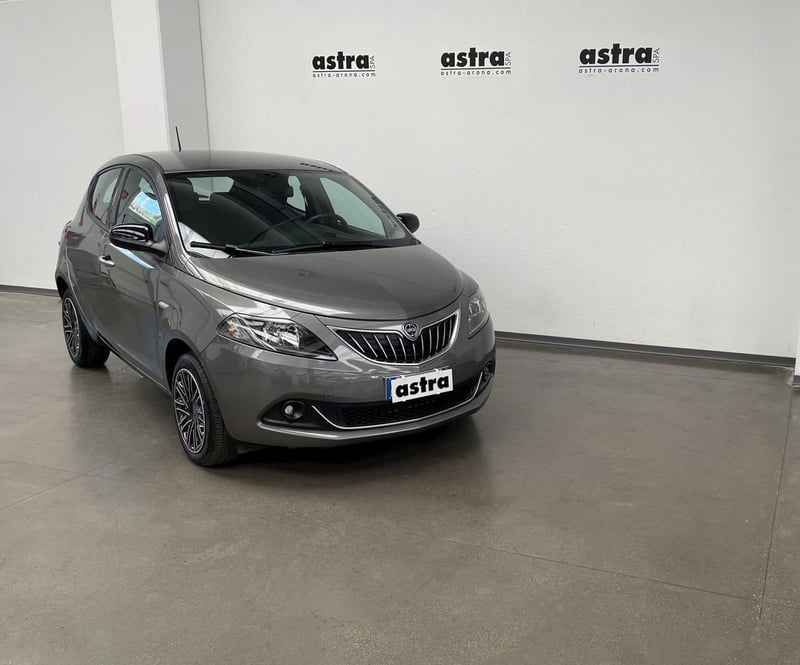 Lancia Ypsilon 1.0 FireFly 5 porte S&S Hybrid Gold Plus del 2024 usata a Arona