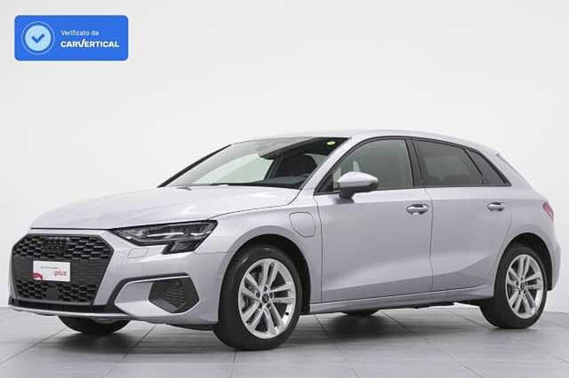 Audi A3 Sportback 1.4 TFSI COD ultra Business nuova a Lipomo