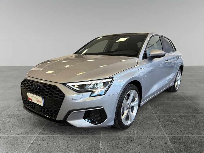 Audi A3 Sportback 40 TFSI e S tronic Business Advanced nuova a Triggiano