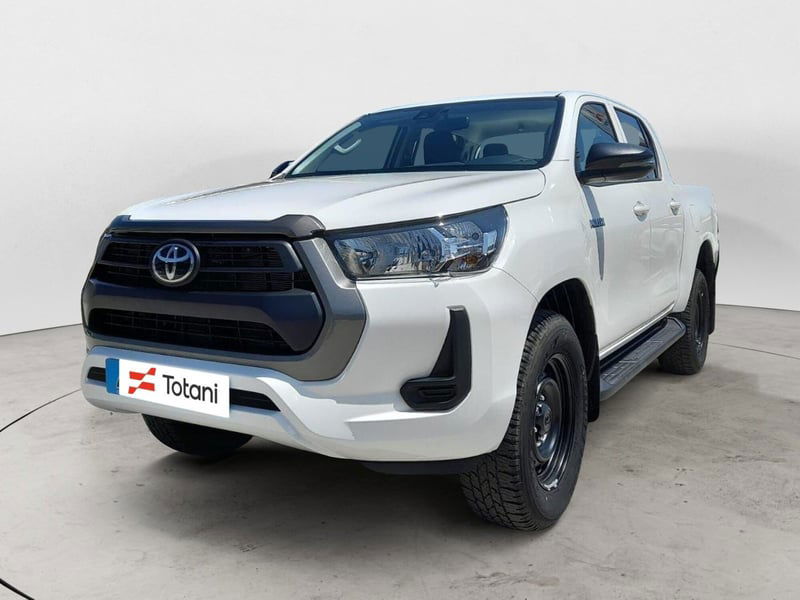 Toyota Hilux 2.8 D A/T 4WD porte Double Cab Invincible nuova a L'Aquila