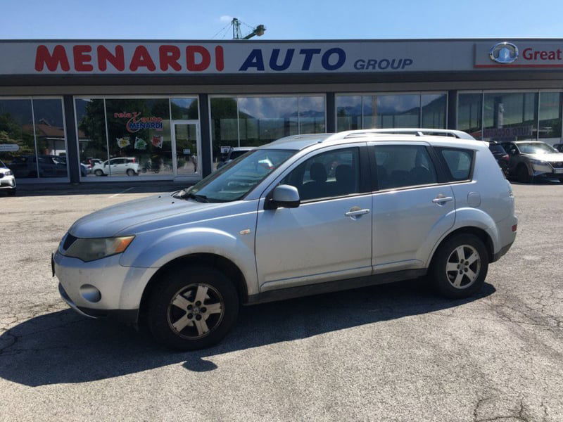 Mitsubishi Outlander 2.0 DI-D Intense DPF del 2007 usata a Bernezzo