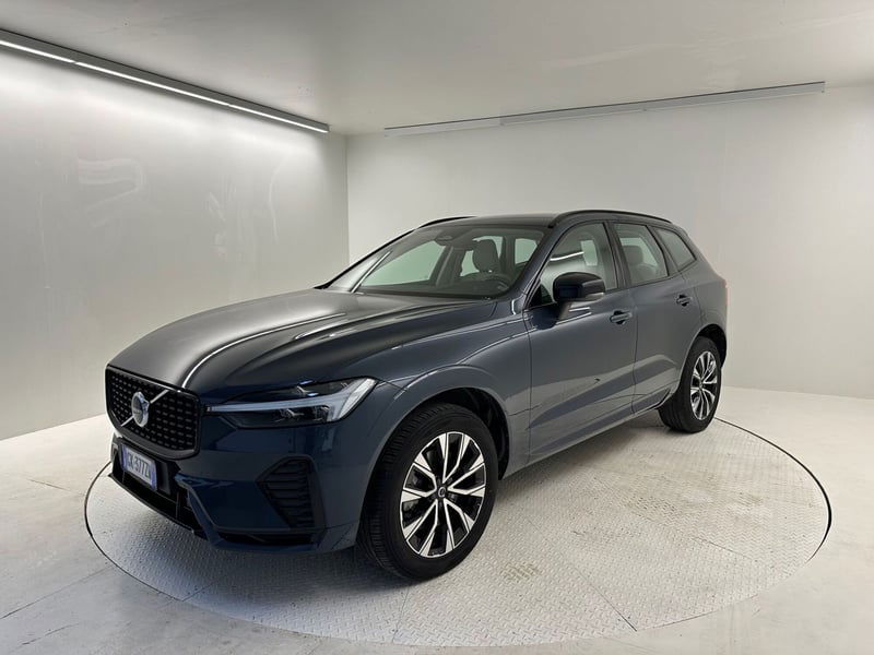 Volvo XC60 B4 (d) AWD automatico Plus Dark del 2022 usata a Bergamo