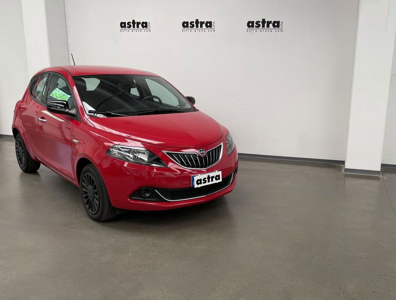 Lancia Ypsilon 1.0 FireFly 5 porte S&S Hybrid Silver Plus del 2021 usata a Arona