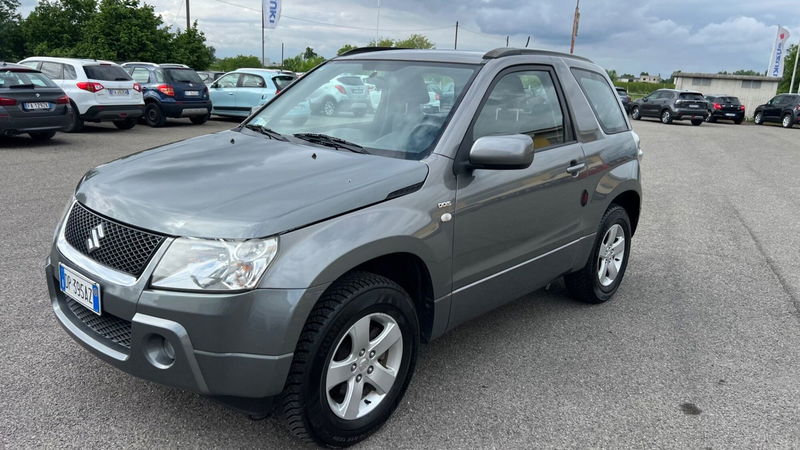 Suzuki Grand Vitara 1.9 DDiS 3 porte Offroad del 2008 usata a Tortona