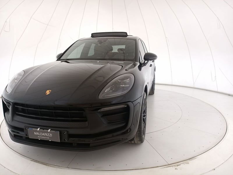 Porsche Macan 2.0 265cv pdk del 2022 usata a Modugno
