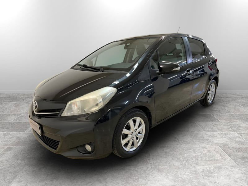 Toyota Yaris 1.D-4D 5 porte Style M-MT del 2012 usata a Sarteano