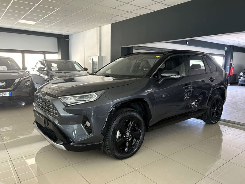 Toyota Rav4 vvt-ie h Lounge awd-i 222cv e-cvt del 2019 usata a Ferrara
