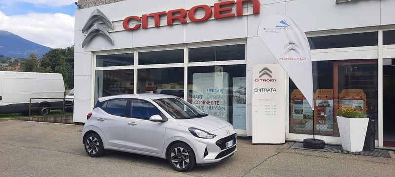 Hyundai i10 1.0 MPI Tech del 2023 usata a Saint-Christophe