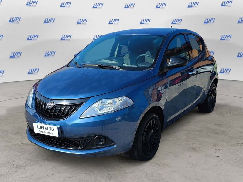 Lancia Ypsilon 1.0 FireFly 5 porte S&S Hybrid Silver Plus del 2023 usata a Prato