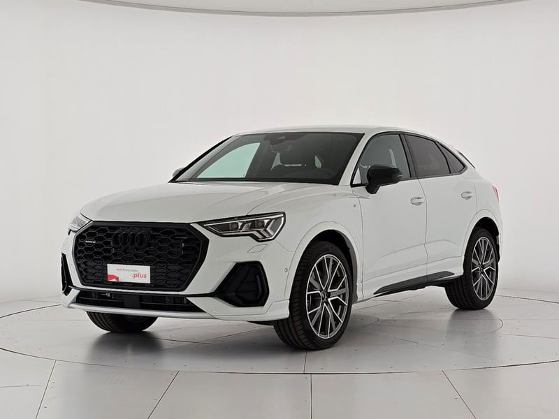Audi Q3 Sportback 40 2.0 tdi Identity Black quattro 193cv s-tronic nuova a Alessandria