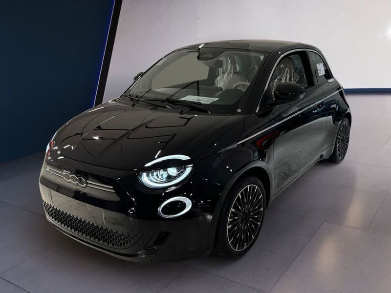 Fiat 500e La Prima Berlina 42 kWh nuova a Atripalda