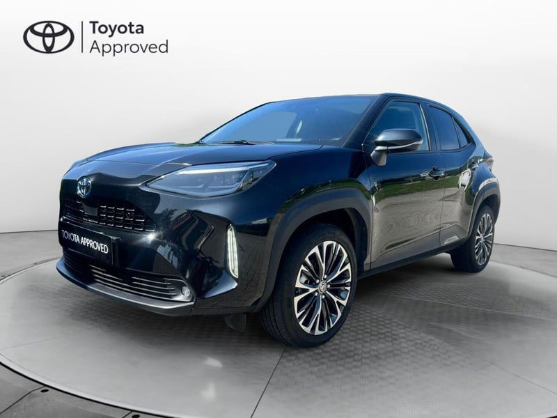 Toyota Yaris Cross 1.5 Hybrid 5p. E-CVT Lounge del 2022 usata a Erba