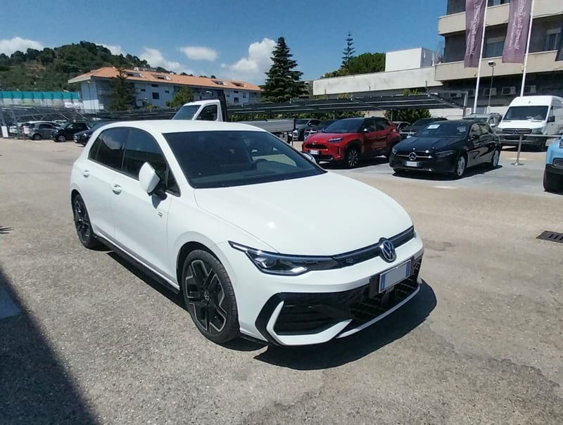 Volkswagen Golf 2.0 TDI 150 CV SCR R-Line nuova a Montesilvano