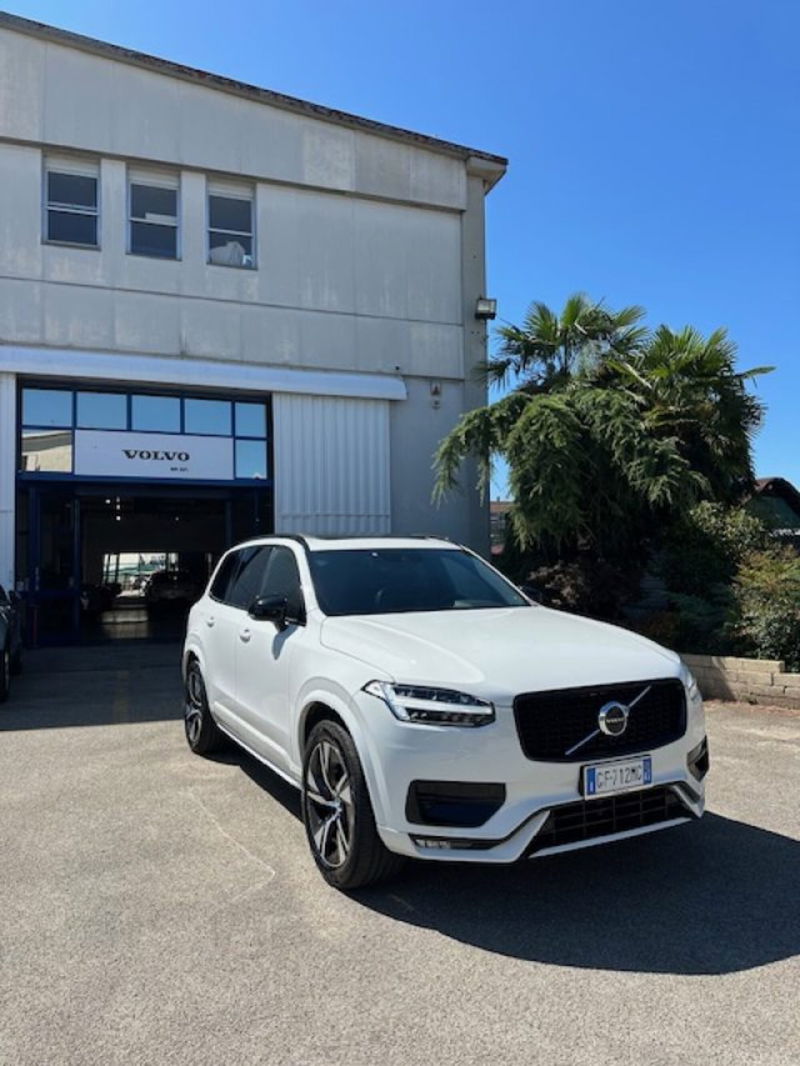 Volvo XC90 B5 (d) AWD Geartronic R-design del 2021 usata a Novara