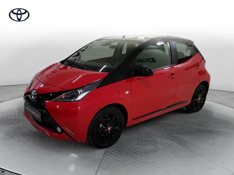 Toyota Aygo 1.0 VVT-i 69 CV 5 porte x-play MMT del 2018 usata a Montecorvino Pugliano