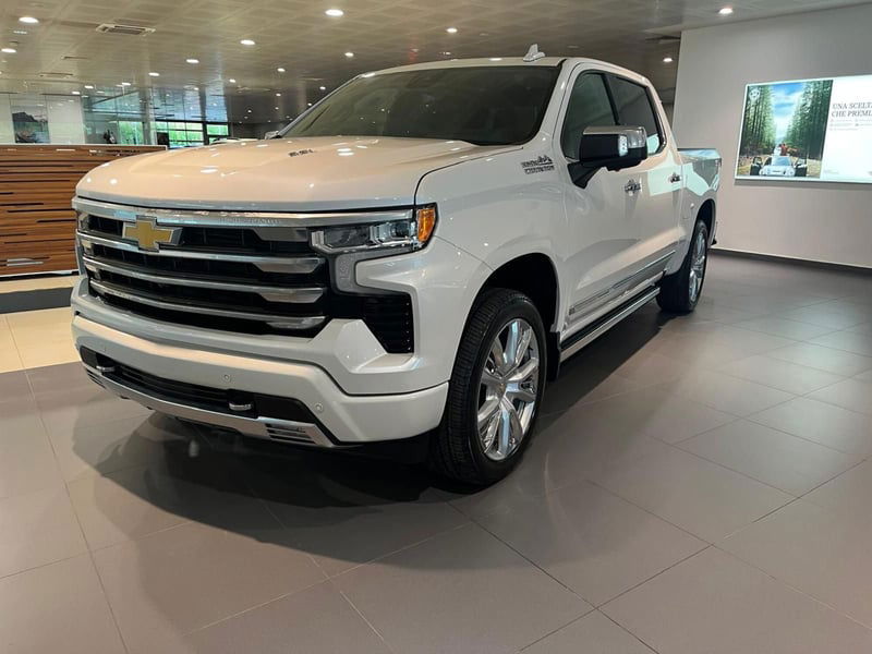 Chevrolet Silverado crew cab 6.2 V8 bifuel High Country 420cv auto nuova a Asti