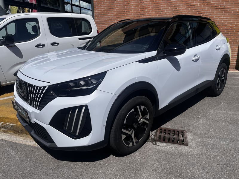 Peugeot 2008 PureTech 130 S&S EAT8 GT Pack del 2023 usata a Lucca