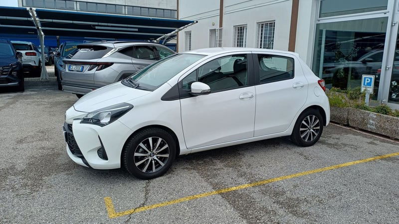 Toyota Yaris 1.0 5 porte Cool del 2017 usata a Veggiano