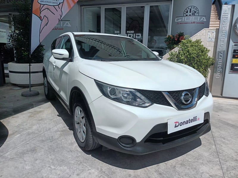 Nissan Qashqai 1.5 dCi Visia del 2015 usata a Triggiano