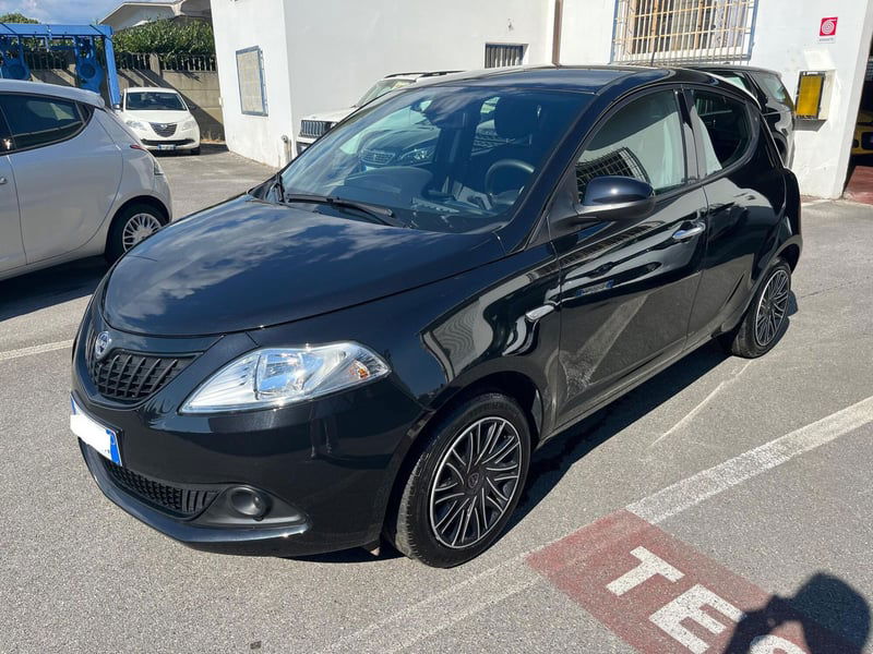 Lancia Ypsilon 1.0 FireFly 5 porte S&S Hybrid Silver Plus del 2024 usata a Altopascio