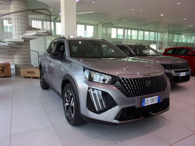 Peugeot 2008 motore elettrico 136 CV Allure Pack nuova a Reggio nell'Emilia