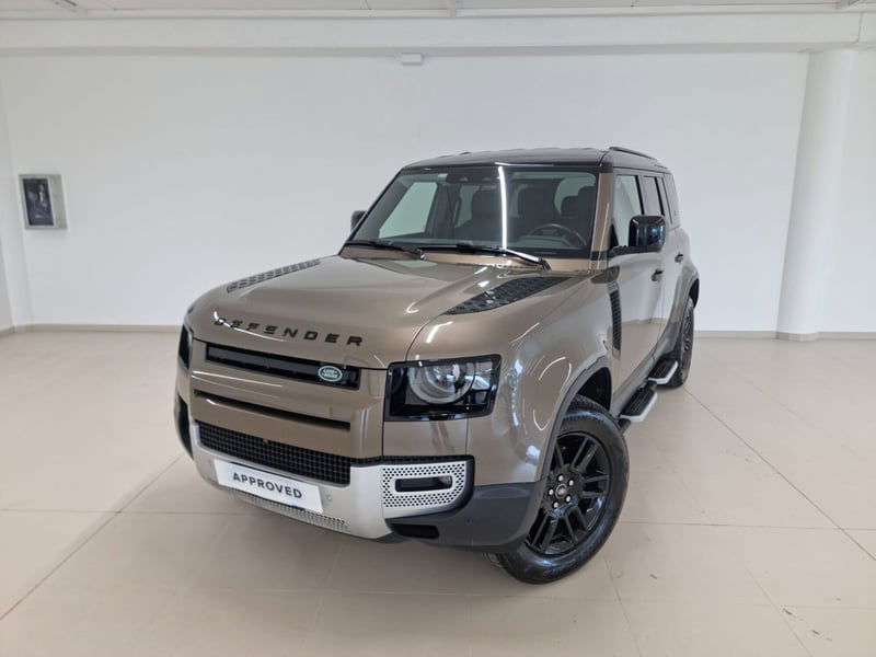 Land Rover Defender 110 3.0d i6 mhev X-Dynamic SE awd 200cv auto del 2022 usata a Alba