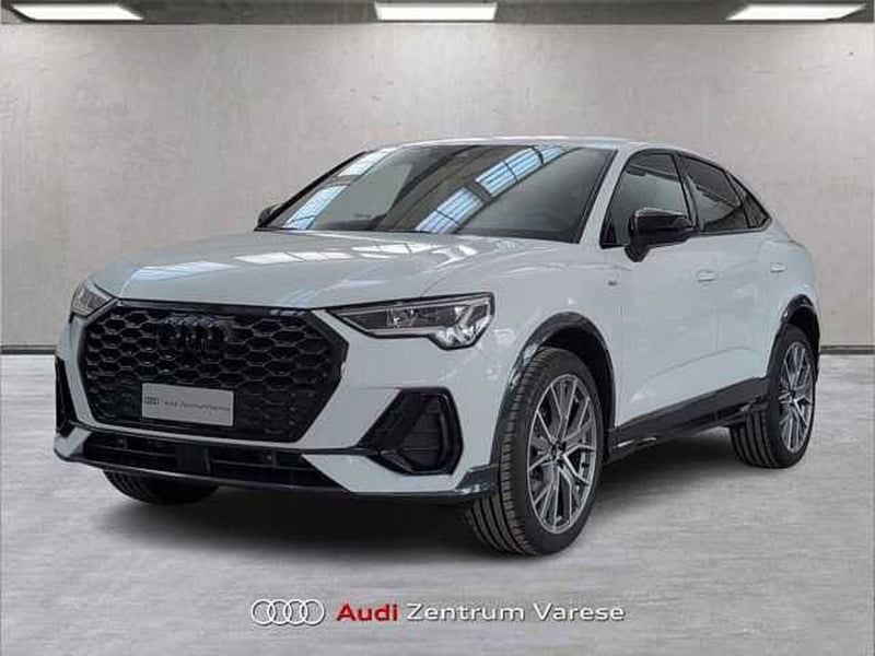 Audi Q3 Sportback 35 2.0 tdi Identity Black s-tronic del 2025 usata a Varese