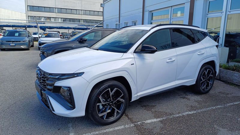 Hyundai Tucson 1.6 hev Xtech 2wd auto nuova a Veggiano