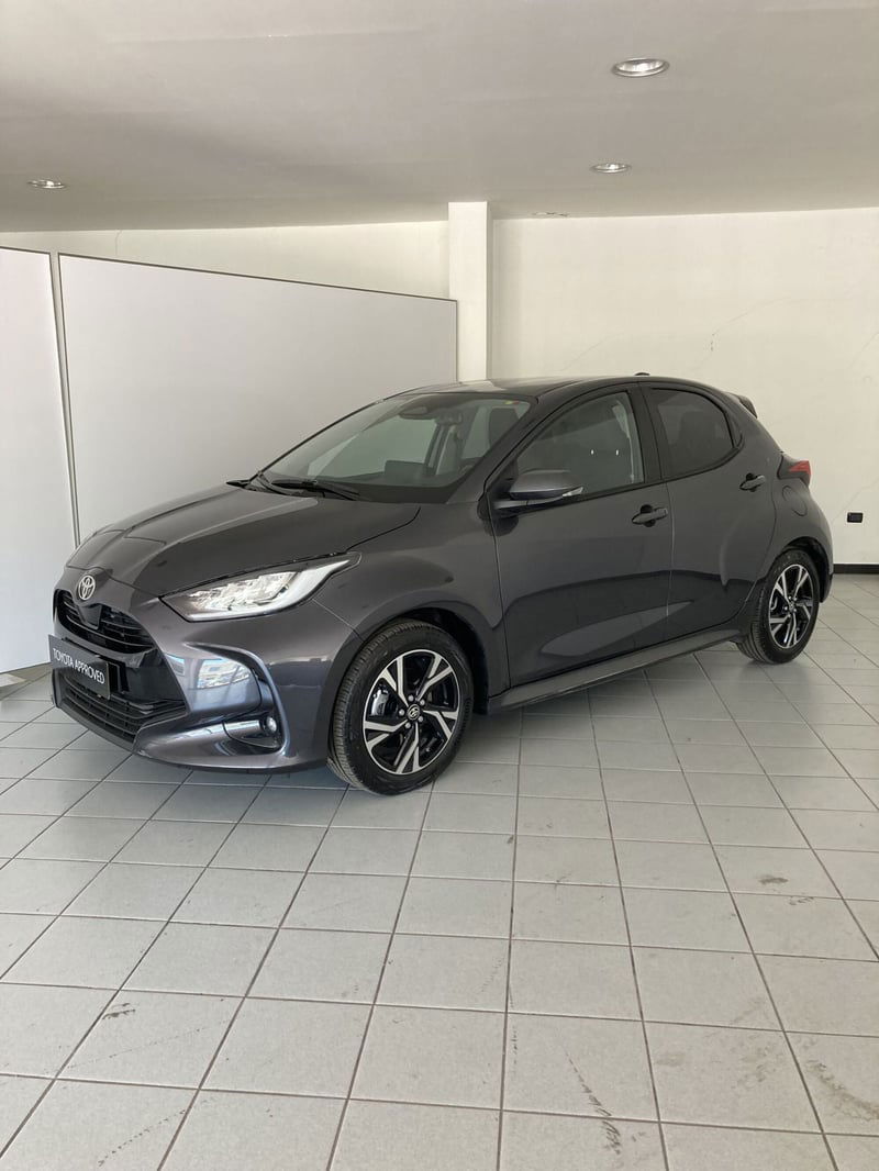 Toyota Yaris 1.5 Hybrid 5 porte Trend del 2024 usata a Barletta