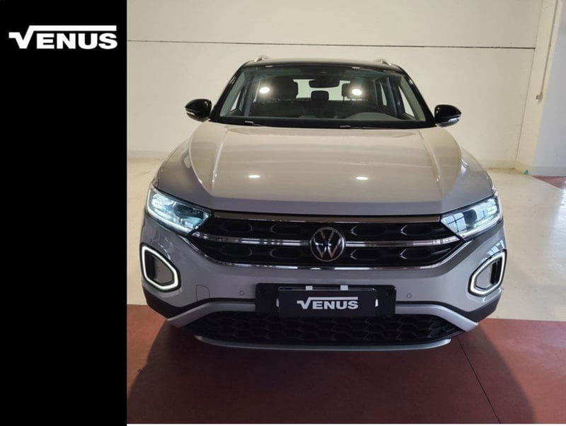 Volkswagen T-Roc 1.0 TSI Life del 2023 usata a Milano