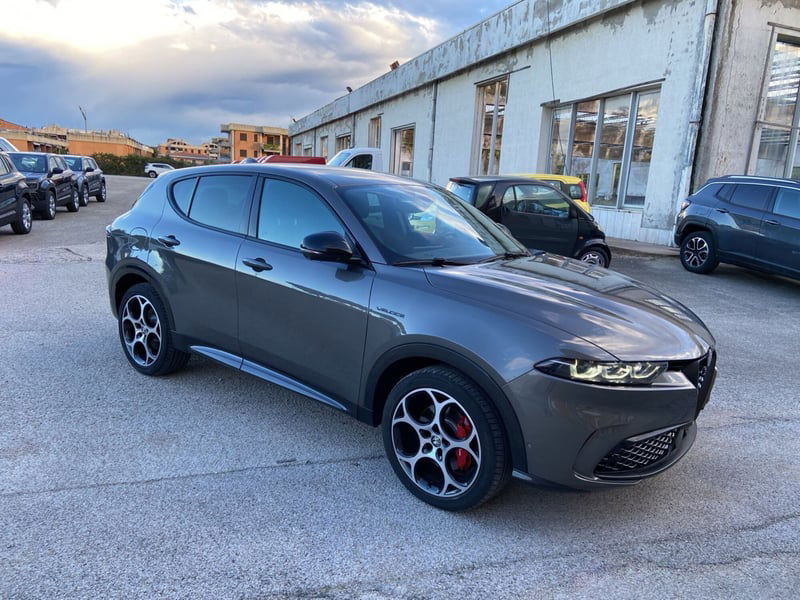 Alfa Romeo Tonale 1.3 phev Veloce Q4 280cv at6 del 2023 usata a Vasto