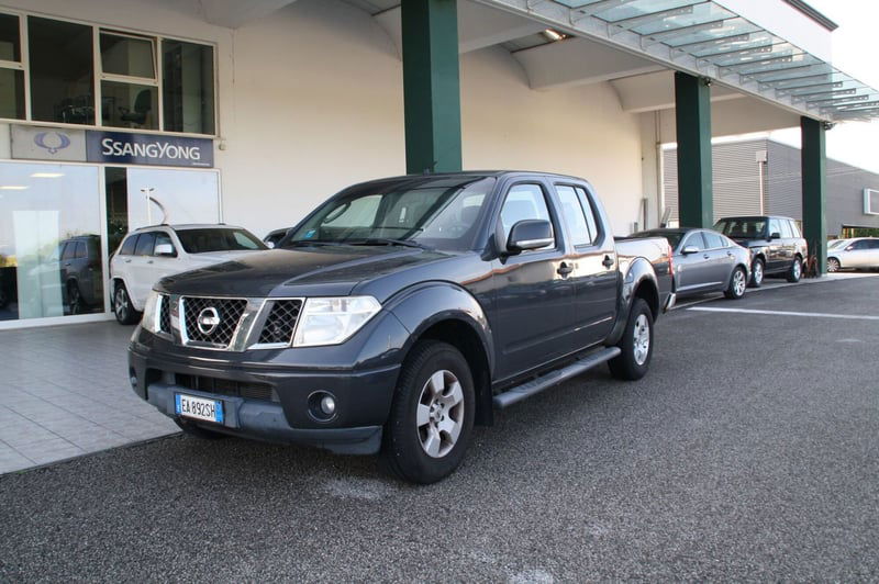 Nissan Navara 2.5 dCi 190CV 4 porte Double Cab Sport del 2010 usata a Pordenone