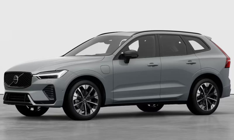 Volvo XC60 T6 Recharge AWD Plug-in Hybrid aut. Ultimate Dark nuova a Parma