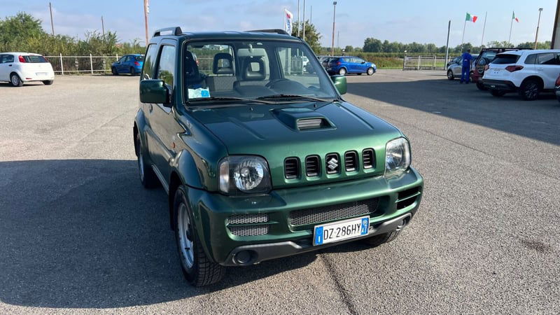 Suzuki Jimny 1.5 DDiS cat 4WD JLX Più del 2009 usata a Tortona