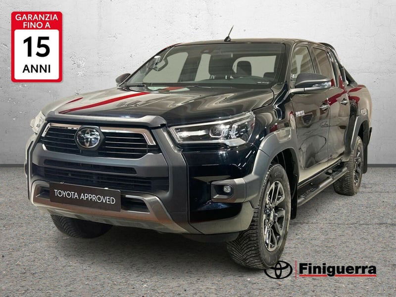 Toyota Hilux 2.8 D A/T 4WD porte Double Cab Invincible del 2021 usata a Civate