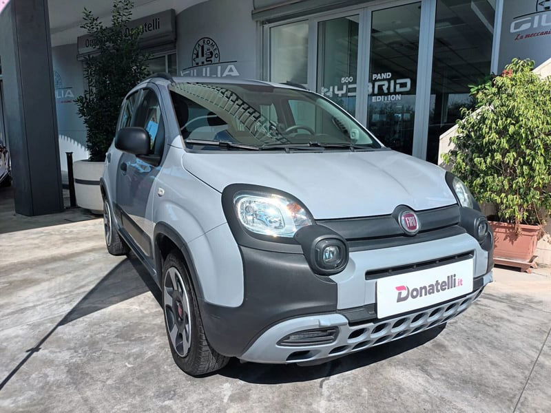 Fiat Panda 1.0 FireFly S&S Hybrid City Cross del 2020 usata a Triggiano