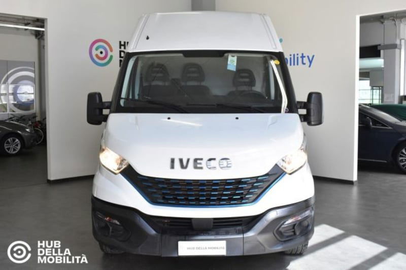 Iveco Daily Furgone 35S14NV 3.0 Natural Power PM-TM Furgone Blue Power del 2022 usata a Foligno