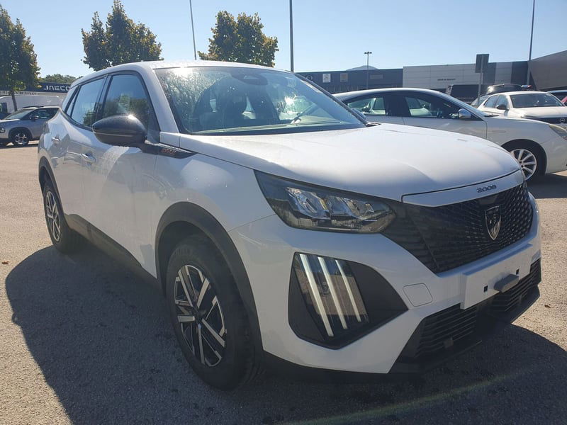 Peugeot 2008 1.2 puretech Active s&s 100cv nuova a Ceccano