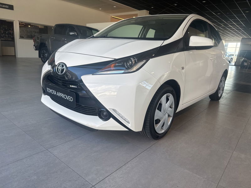 Toyota Aygo 1.0 VVT-i 69 CV 5 porte x-play TSS nuova a Nuoro