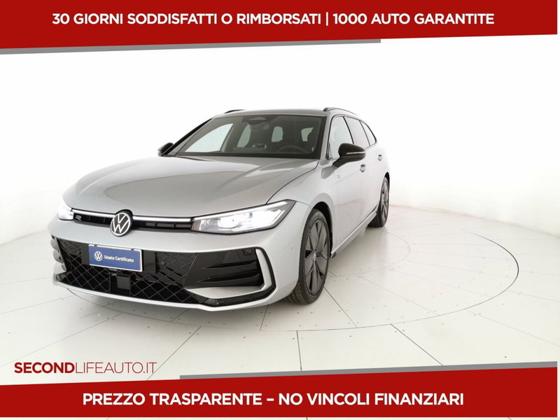 Volkswagen Passat 1.5 etsi act R-Line 150cv dsg del 2024 usata a Vasto
