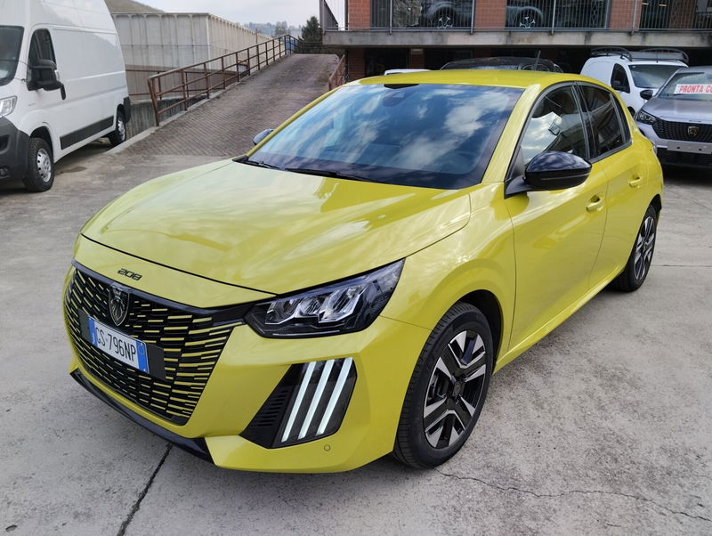 Peugeot 208 50 kWh E-Style del 2023 usata a Canelli