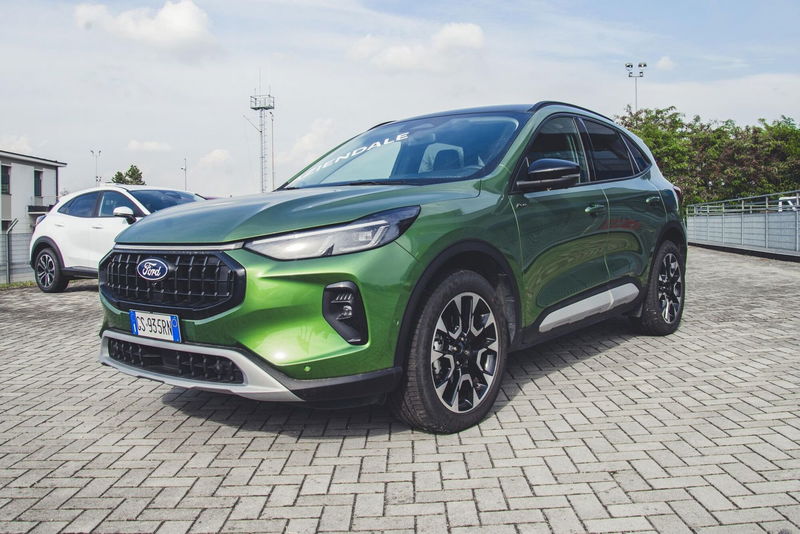 Ford Kuga 2.5 full hybrid Active X 2wd 180cv auto del 2024 usata a Casale Monferrato