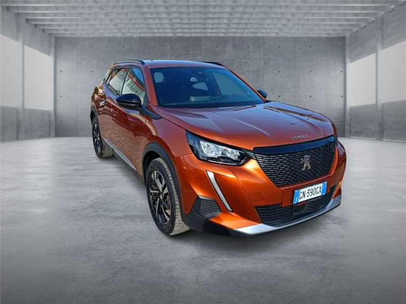 Peugeot 2008 PureTech 100 S&S Allure Pack del 2023 usata a Bari