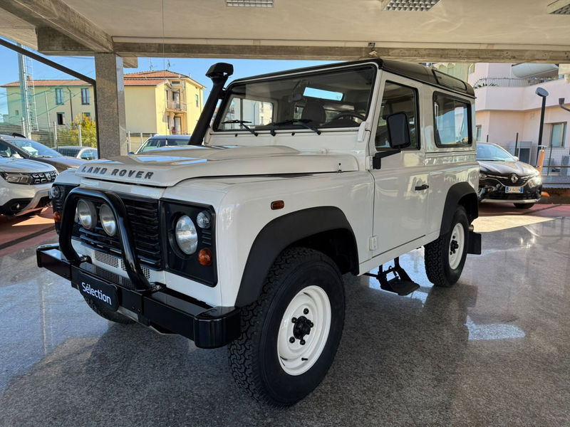 Land Rover Defender 90 2.4 TD4 Station Wagon E del 2010 usata a Desenzano del Garda Land Rover Defender 90 2.4 TD4 Station Wagon E del 2010 usata a Desenzano del Garda