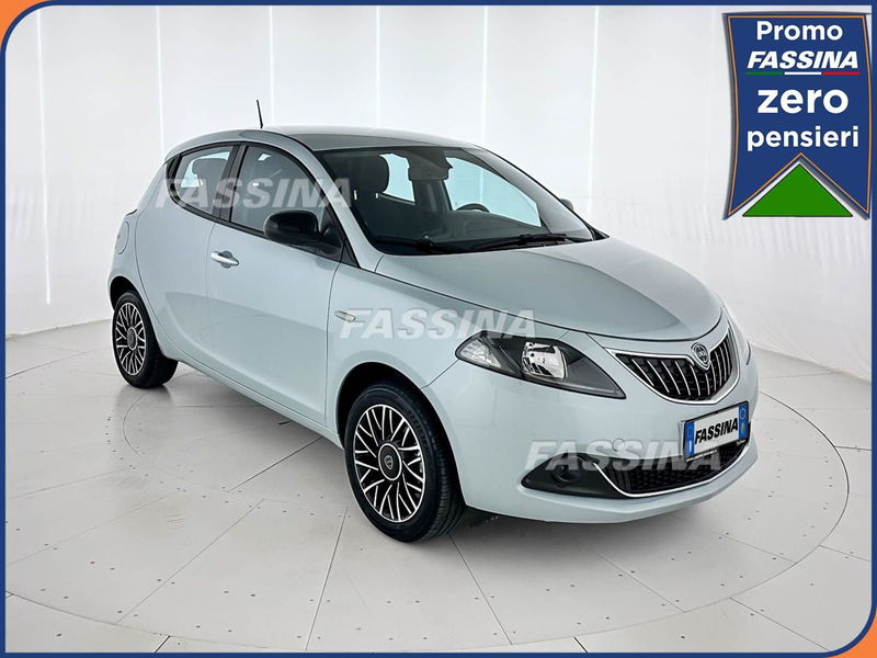 Lancia Ypsilon 1.0 FireFly 5 porte S&S Hybrid Ecochic Silver del 2024 usata a Milano Lancia Ypsilon 1.0 FireFly 5 porte S&S Hybrid Ecochic Silver del 2024 usata a Milano